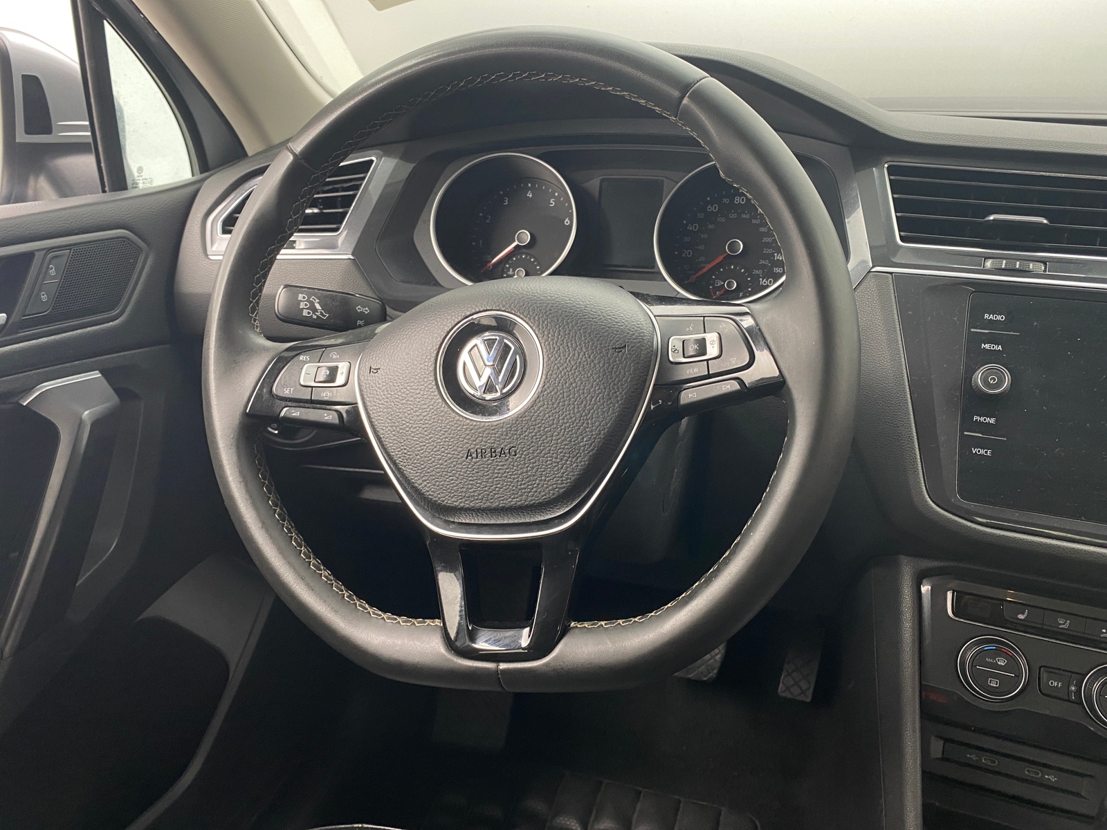 Thumbnail: 2021 Volkswagen Tiguan - 4