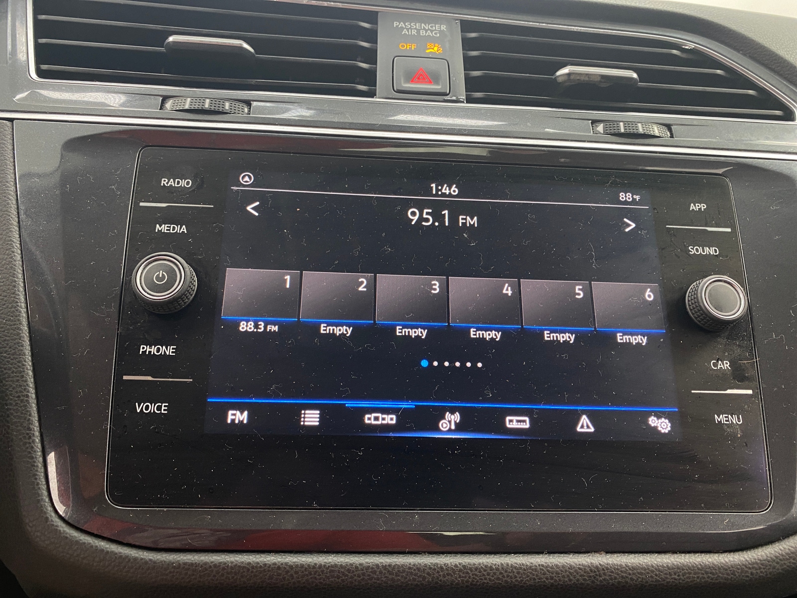 Thumbnail: 2021 Volkswagen Tiguan - 3