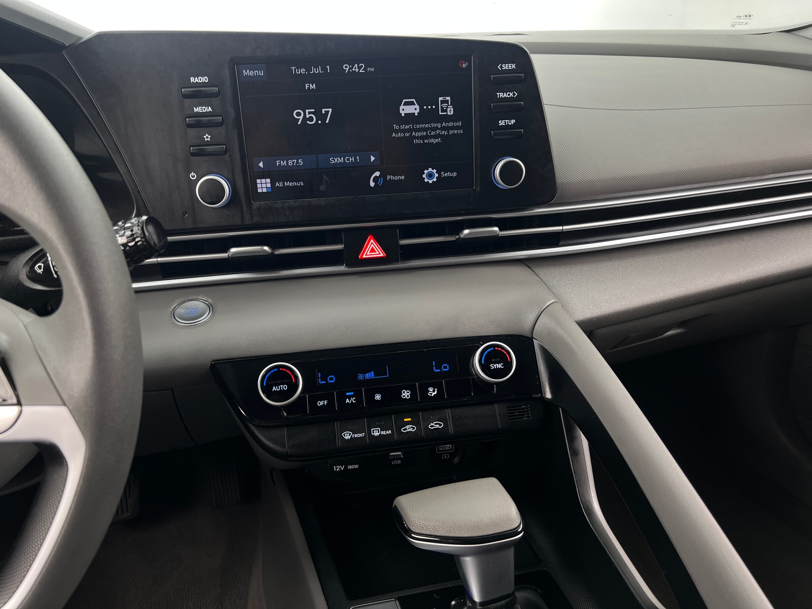 Thumbnail: 2022 Hyundai Elantra - 4