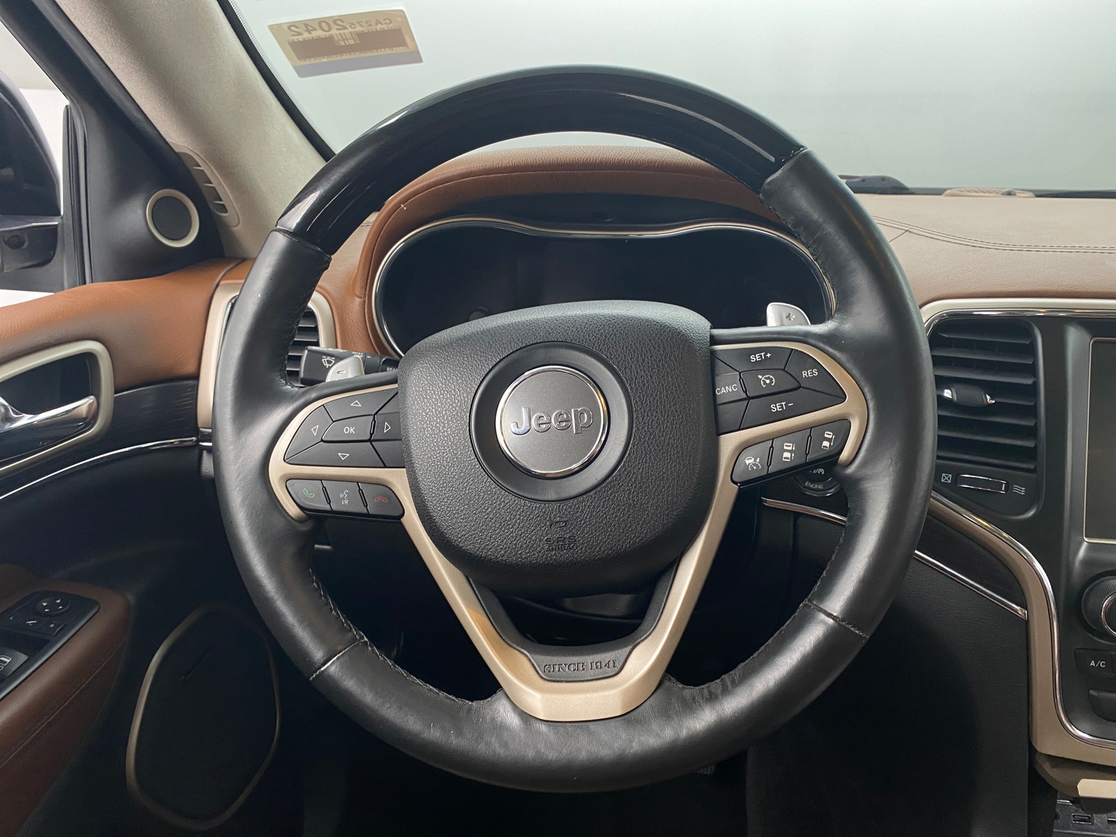 Thumbnail: 2015 Jeep Grand Cherokee - 4