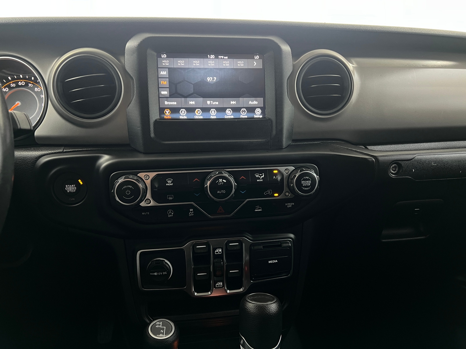 Thumbnail: 2021 Jeep Gladiator - 4