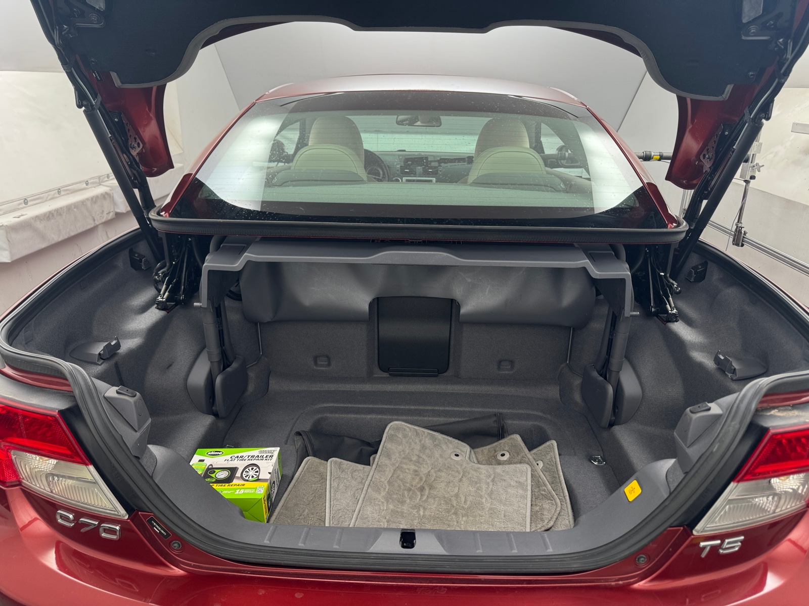 Thumbnail: 2013 Volvo C70 - 6