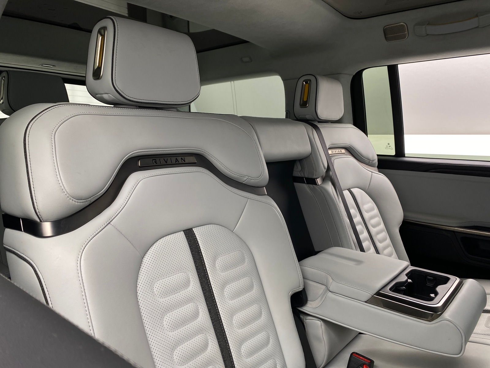 Thumbnail: 2023 Rivian R1S - 5