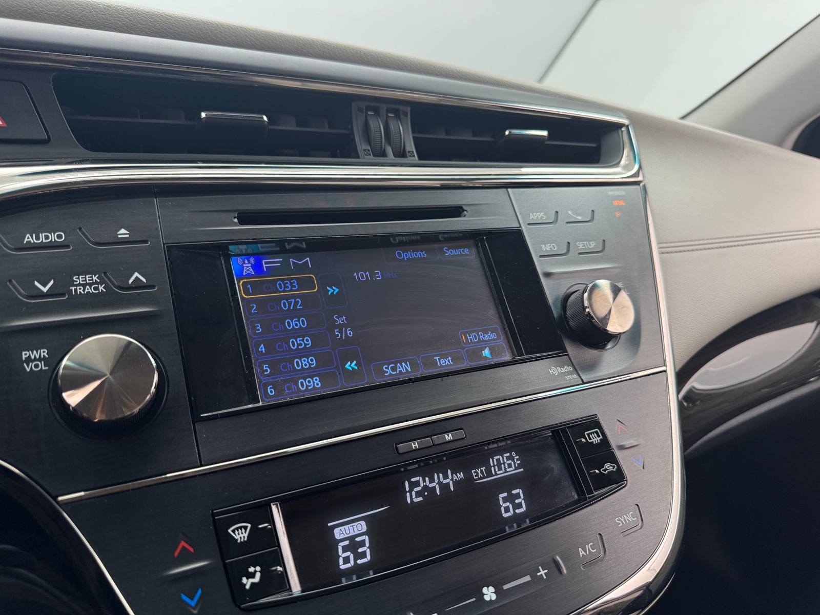 Thumbnail: 2014 Toyota Avalon - 4