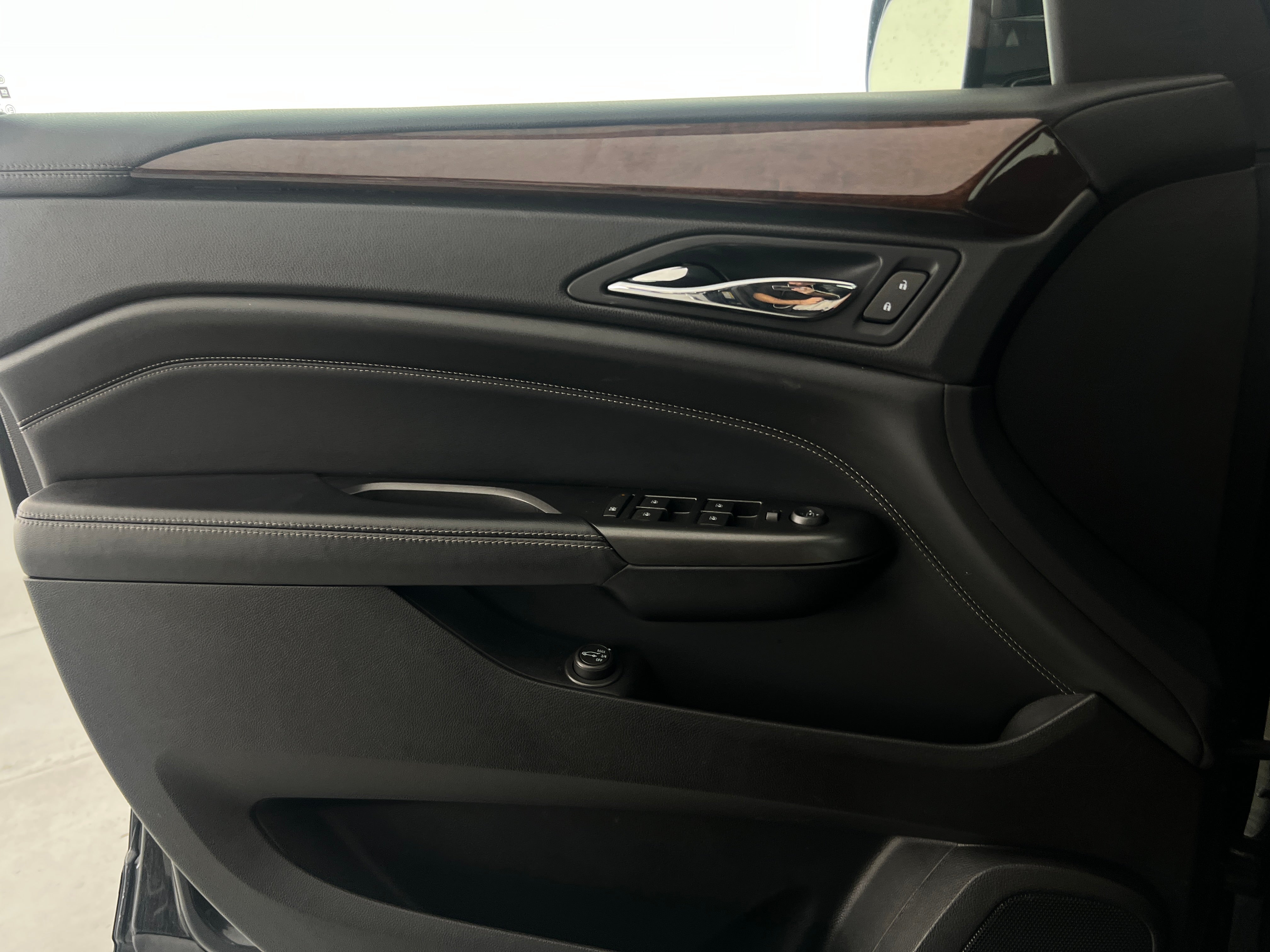 Image 10 of 2012 Cadillac SRX base