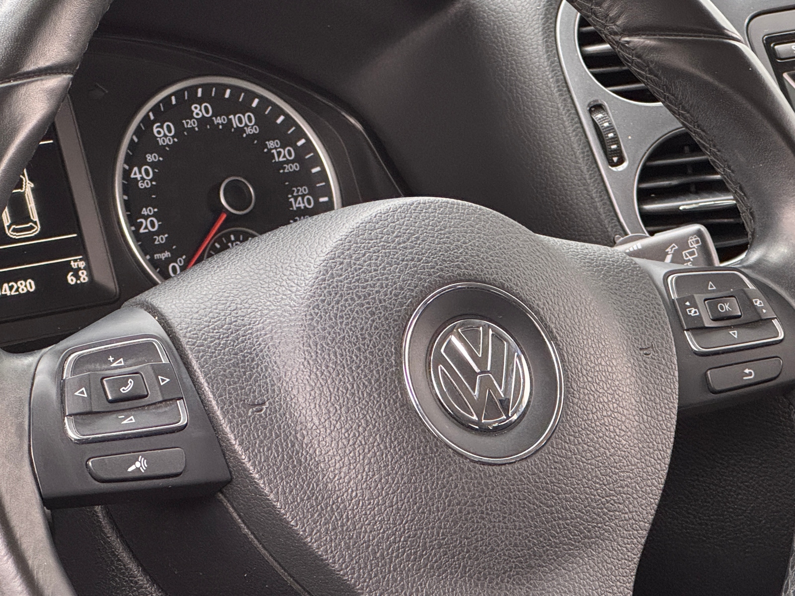 Thumbnail: 2014 Volkswagen Tiguan - 5