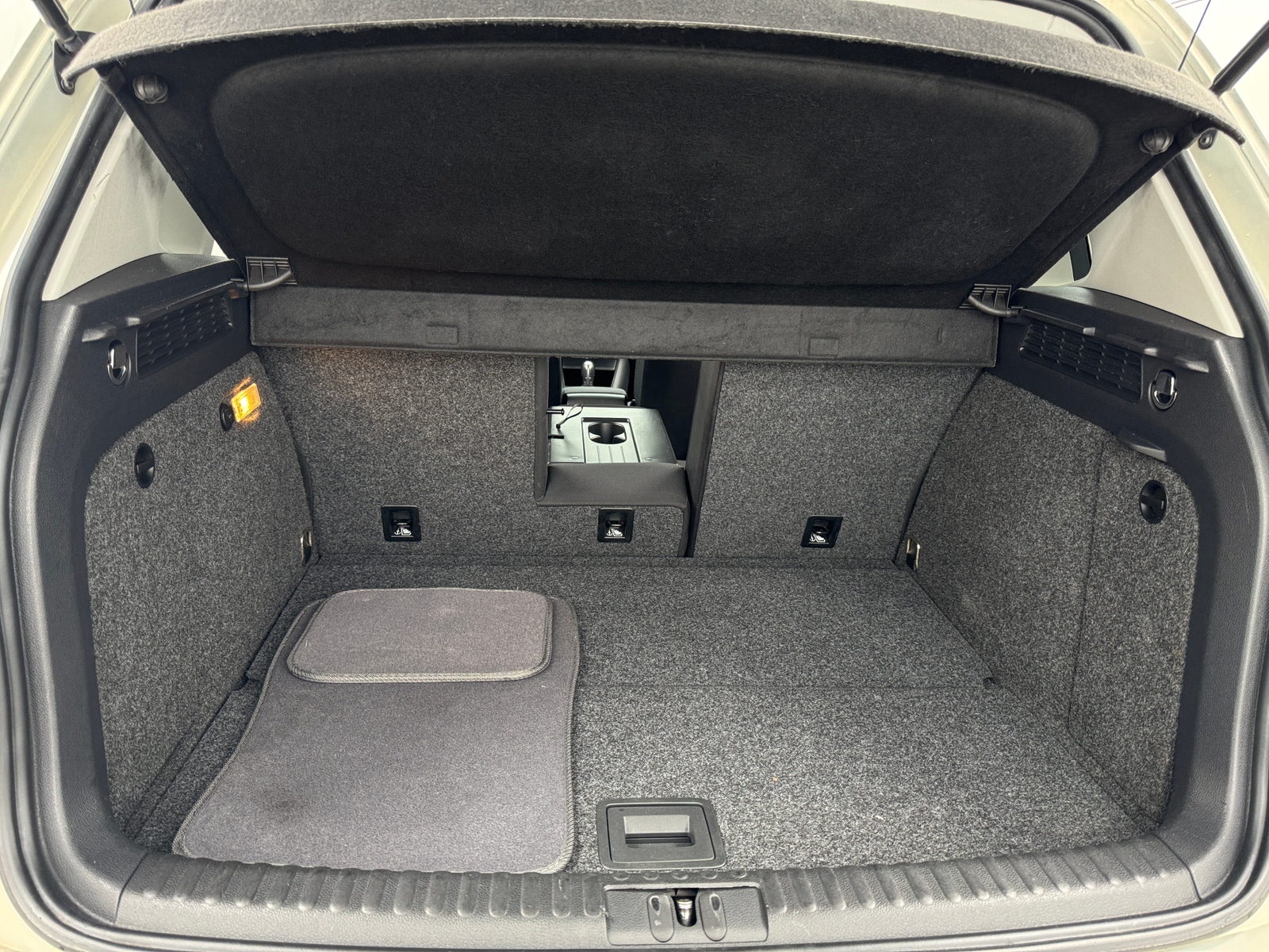 Thumbnail: 2014 Volkswagen Tiguan - 7
