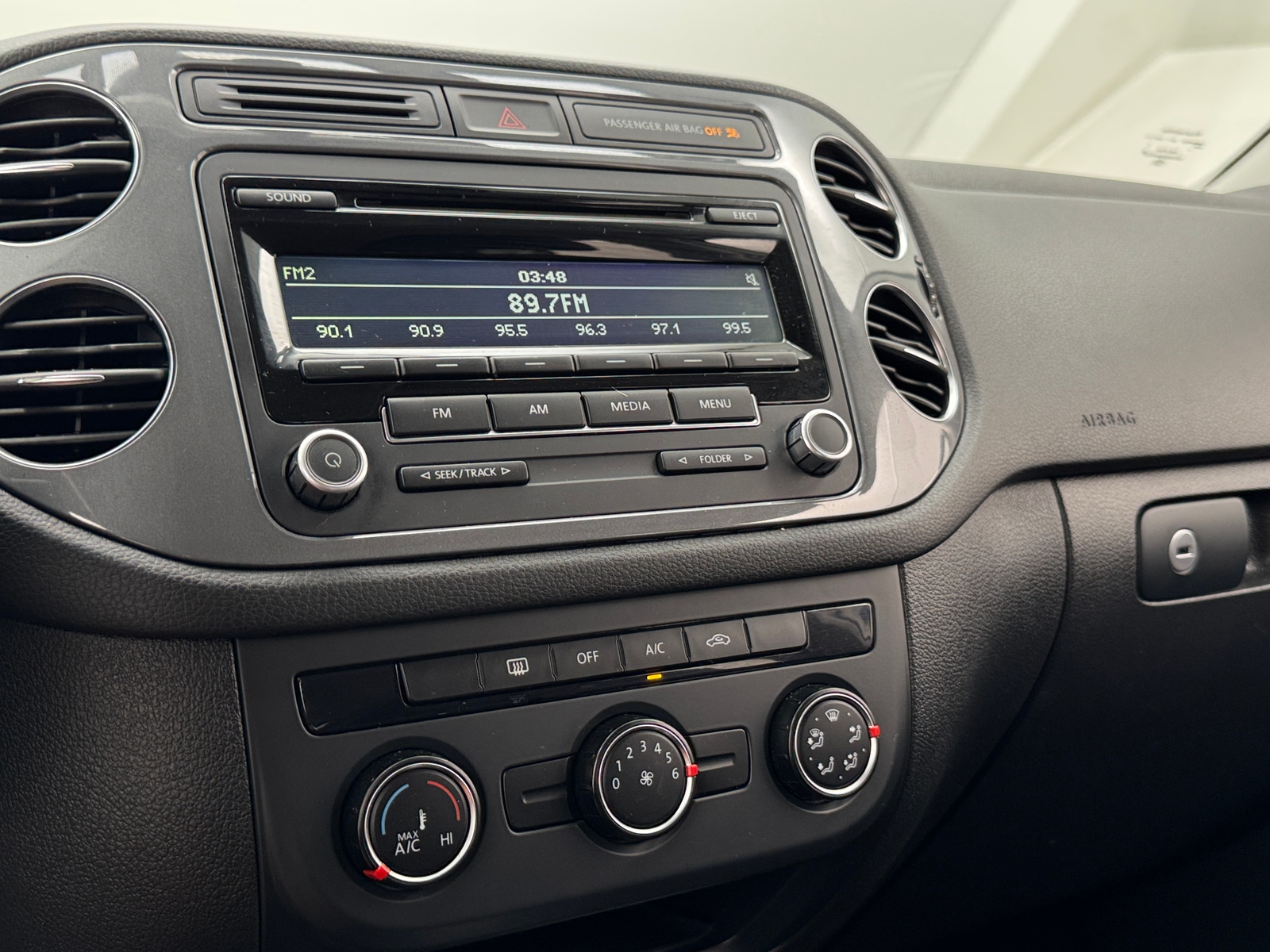 Thumbnail: 2014 Volkswagen Tiguan - 4