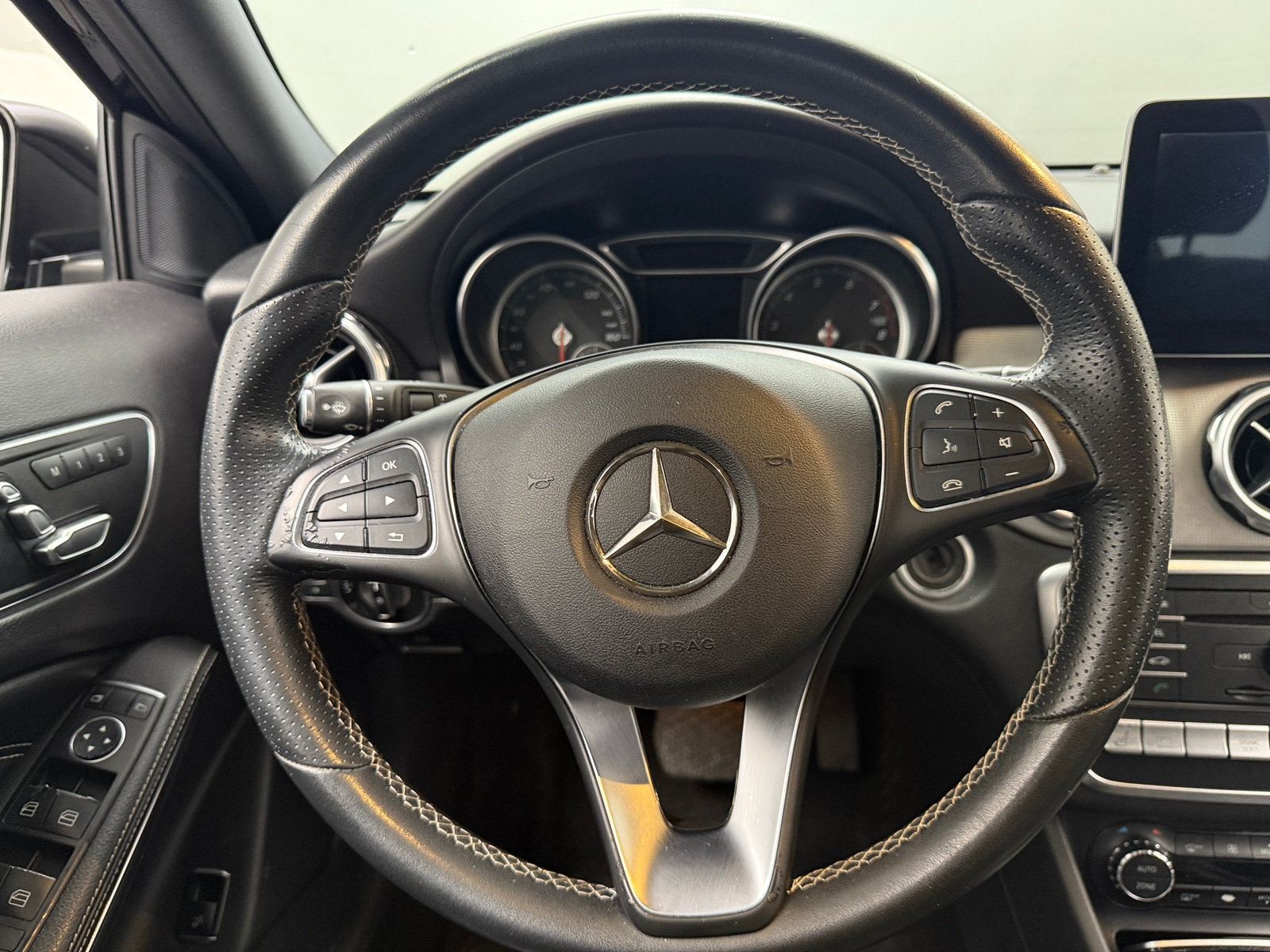 Thumbnail: 2018 Mercedes-Benz GLA - 4