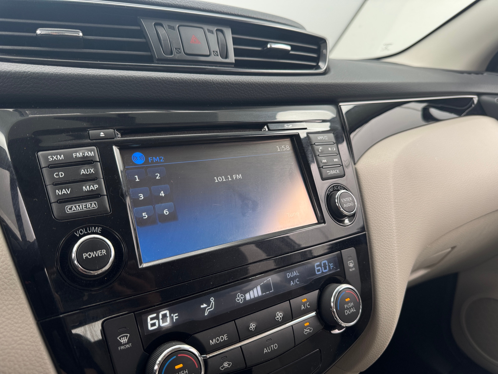 Thumbnail: 2018 Nissan Rogue Sport - 3