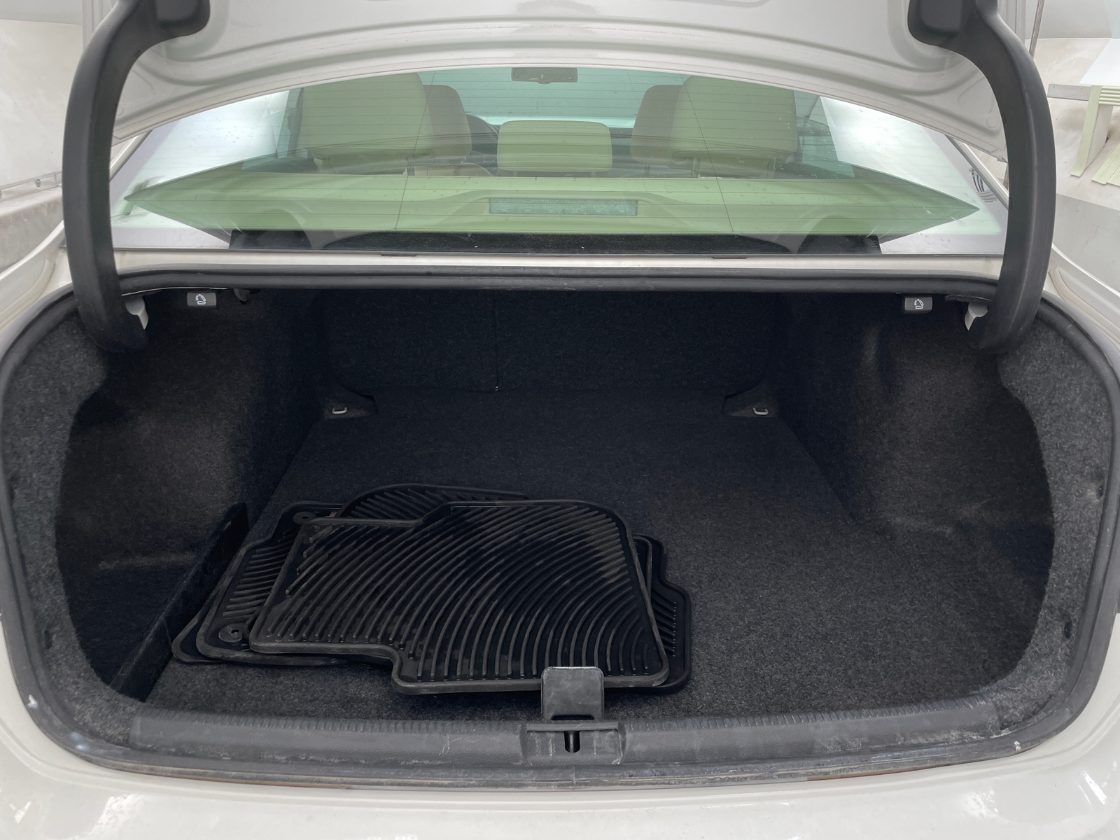 Thumbnail: 2014 Volkswagen Passat - 6
