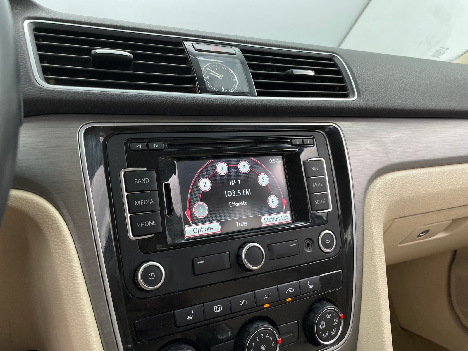 Thumbnail: 2014 Volkswagen Passat - 3