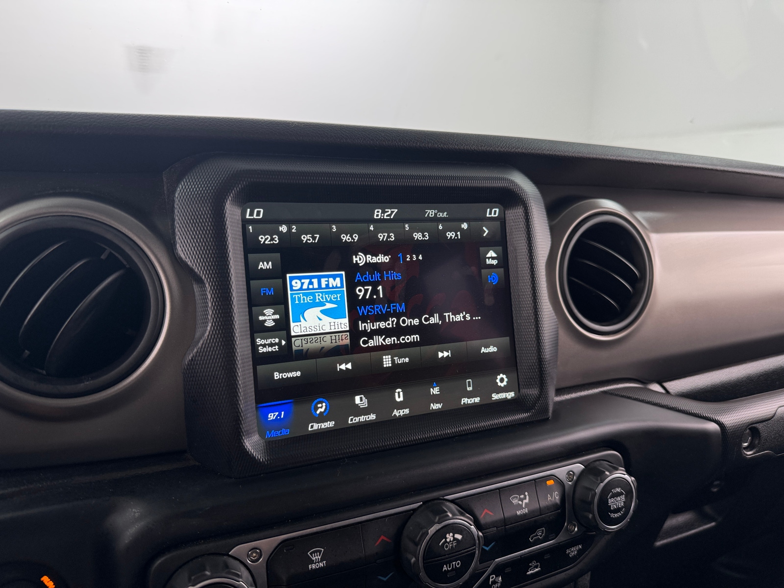 Thumbnail: 2021 Jeep Gladiator - 4