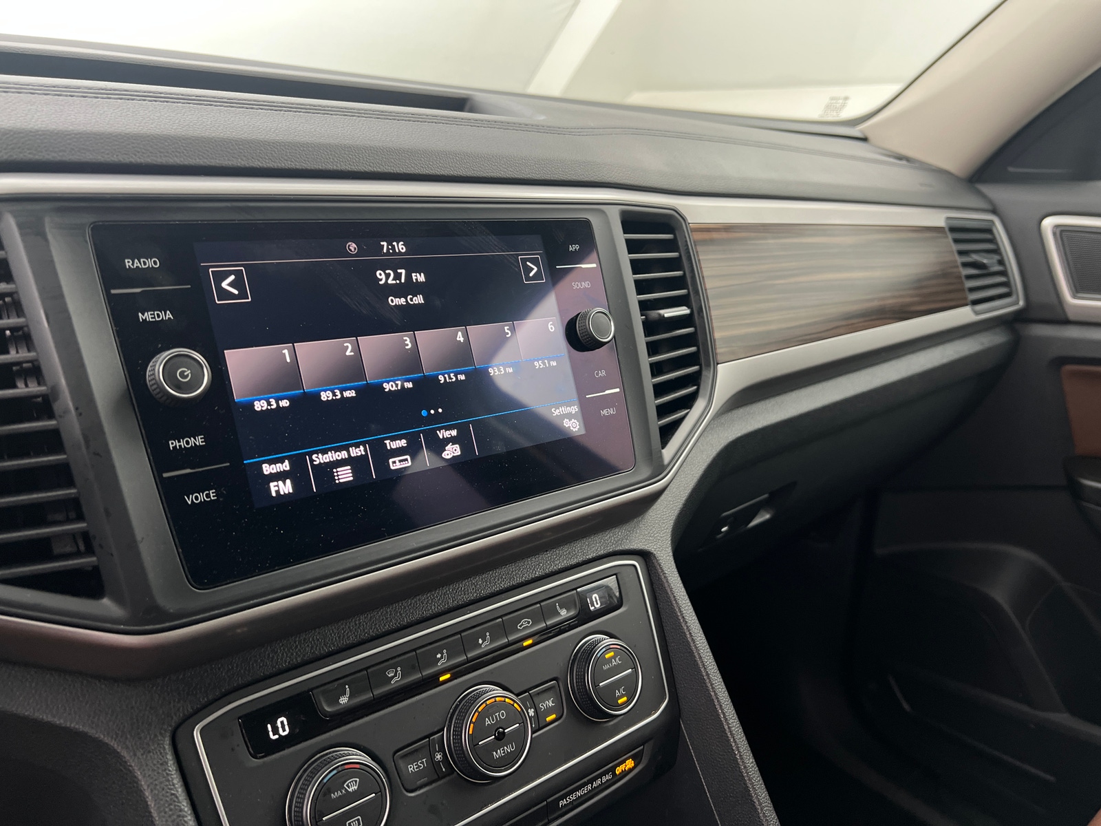Thumbnail: 2021 Volkswagen Atlas - 3