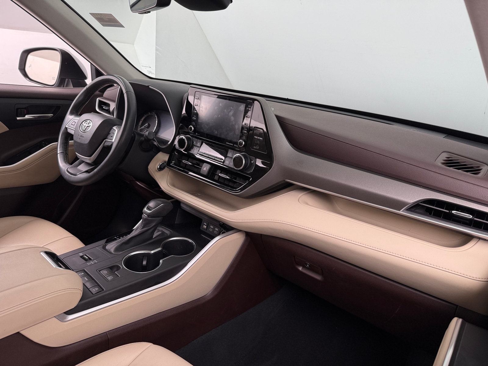Thumbnail: 2022 Toyota Highlander - 2