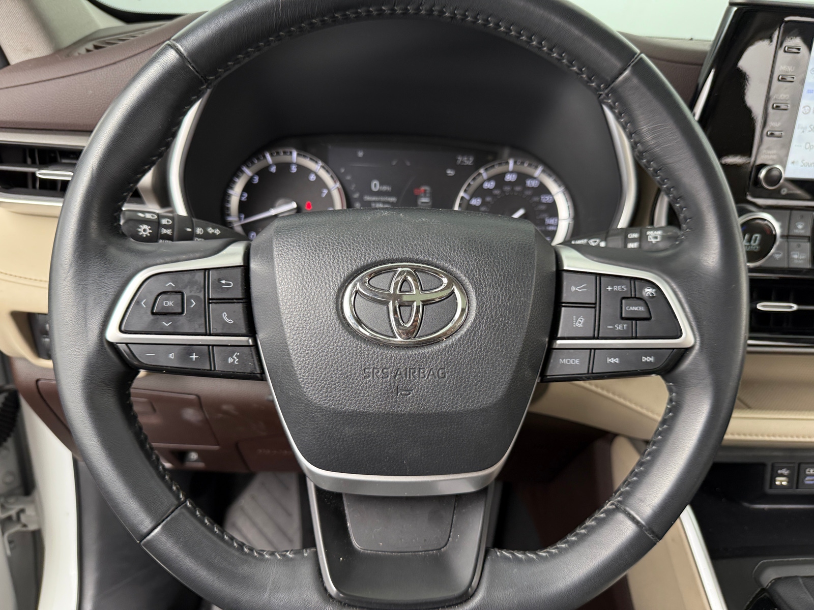 Thumbnail: 2022 Toyota Highlander - 4