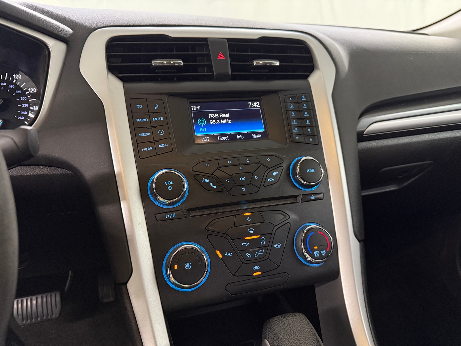 Thumbnail: 2015 Ford Fusion - 4