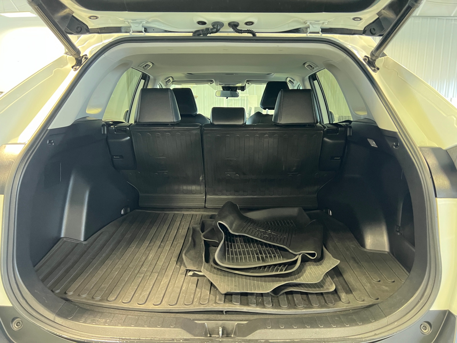 Thumbnail: 2021 Toyota RAV4 - 6