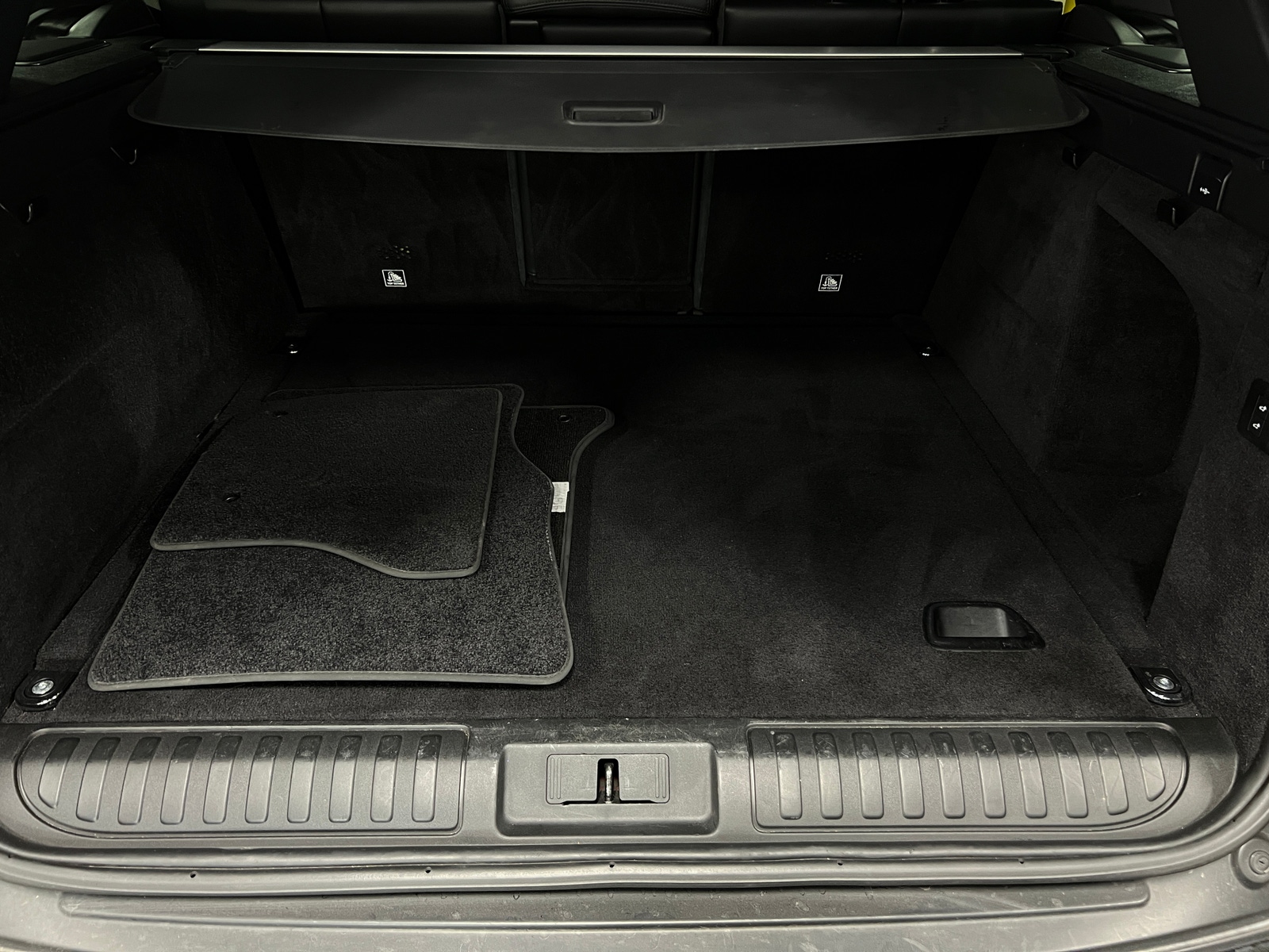Thumbnail: 2020 Land Rover Range Rover Sport - 6