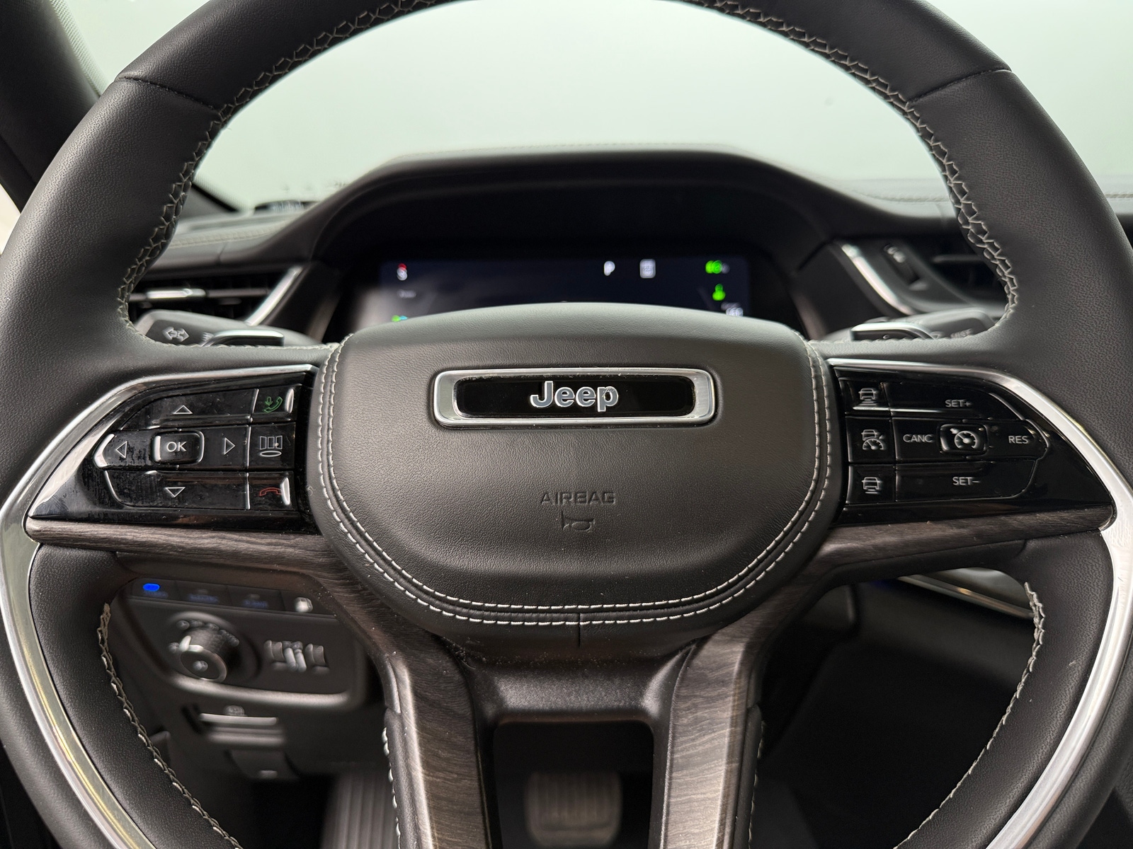 Thumbnail: 2023 Jeep Grand Cherokee - 4