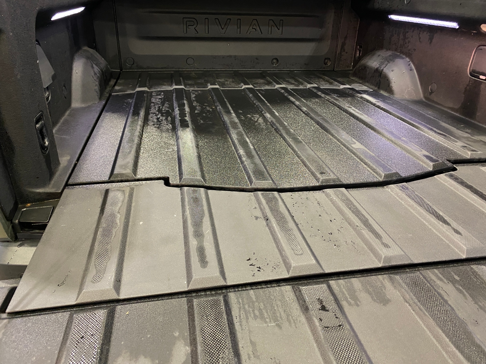 Thumbnail: 2022 Rivian R1T - 6