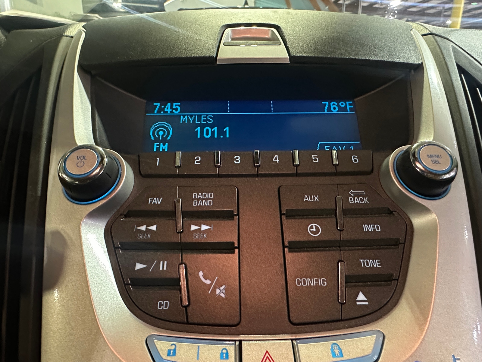 Thumbnail: 2015 Chevrolet Equinox - 4
