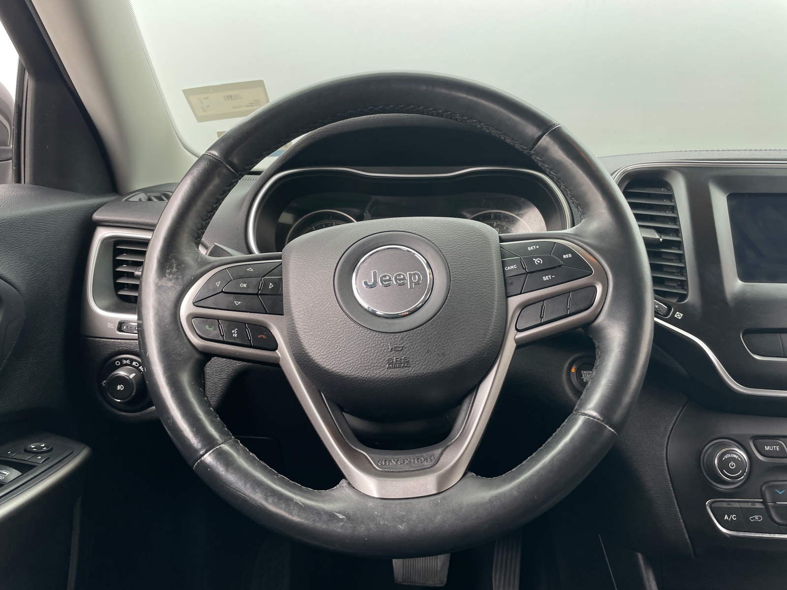 Thumbnail: 2019 Jeep Cherokee - 5
