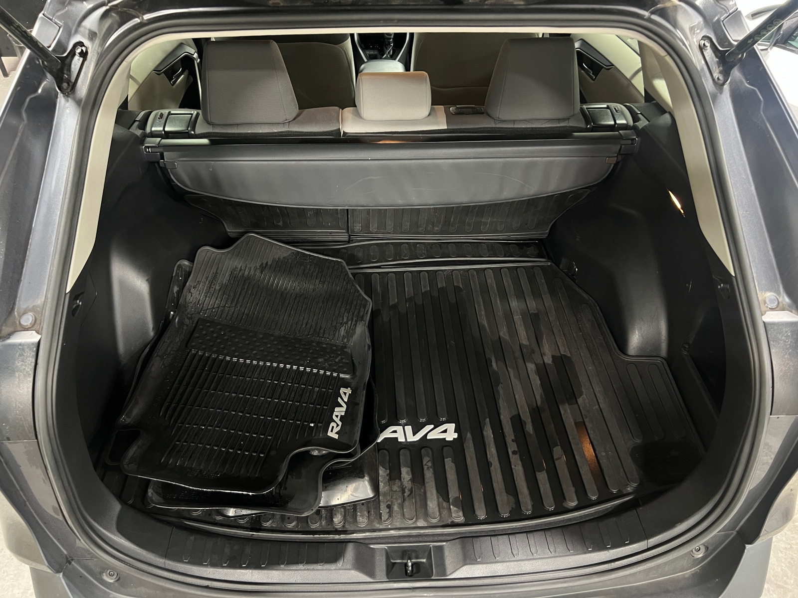 Thumbnail: 2019 Toyota RAV4 - 7