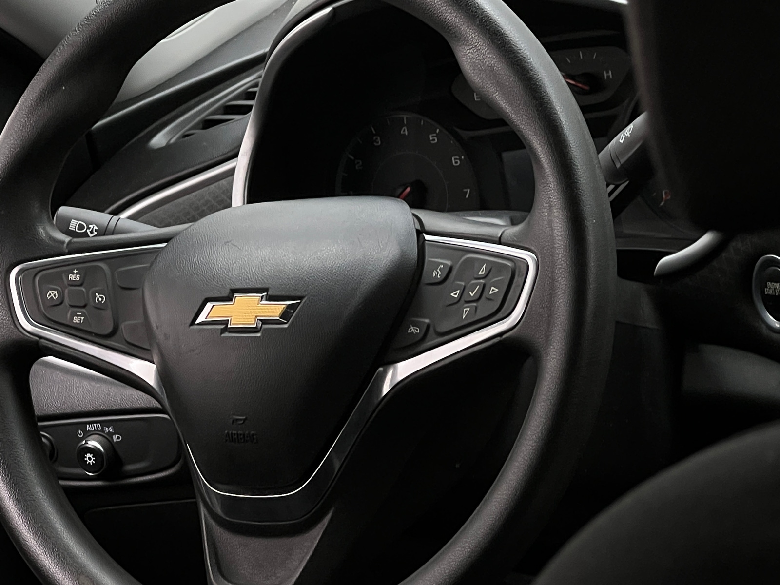 Thumbnail: 2017 Chevrolet Malibu - 5