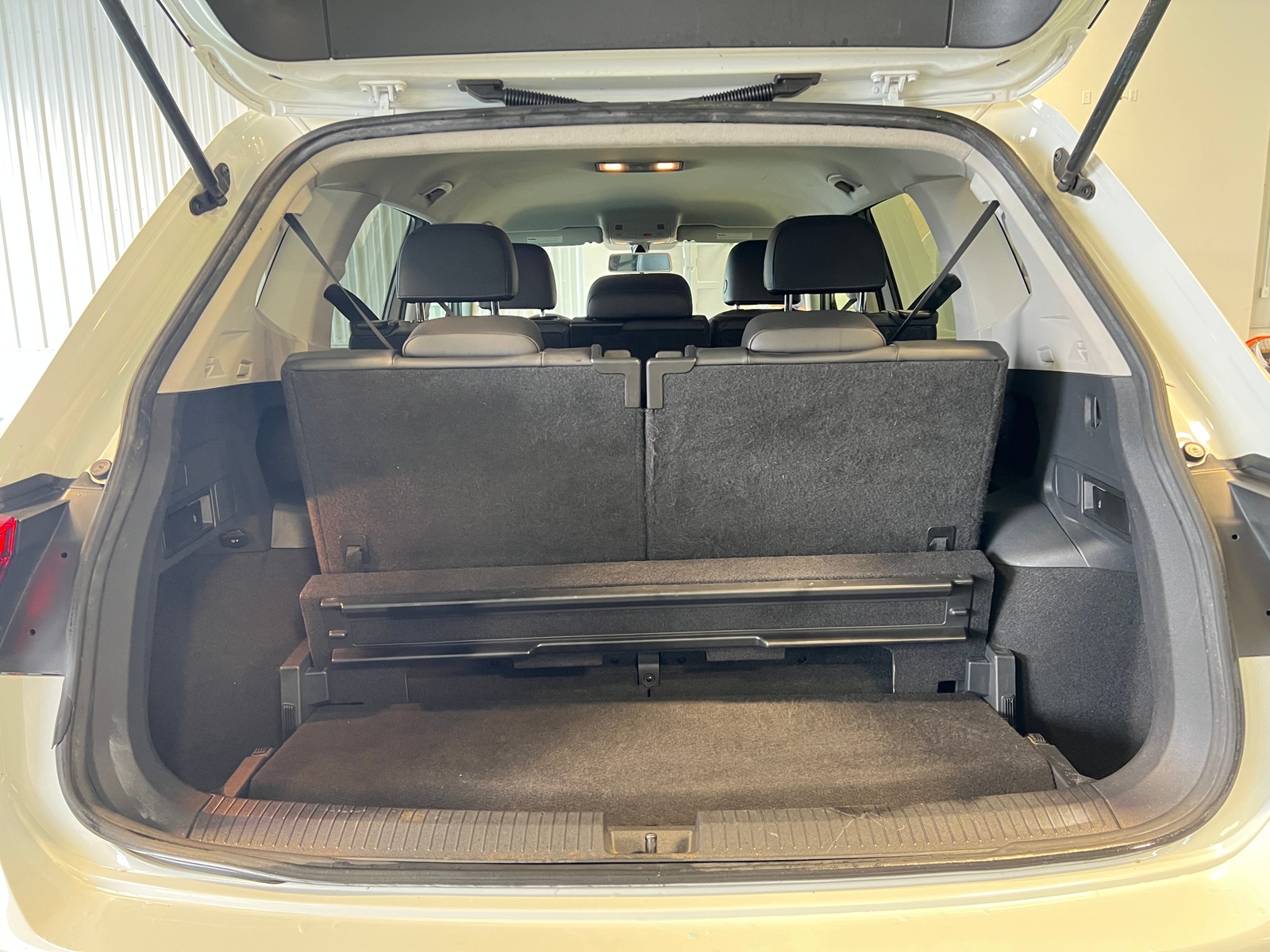 Thumbnail: 2018 Volkswagen Tiguan - 6