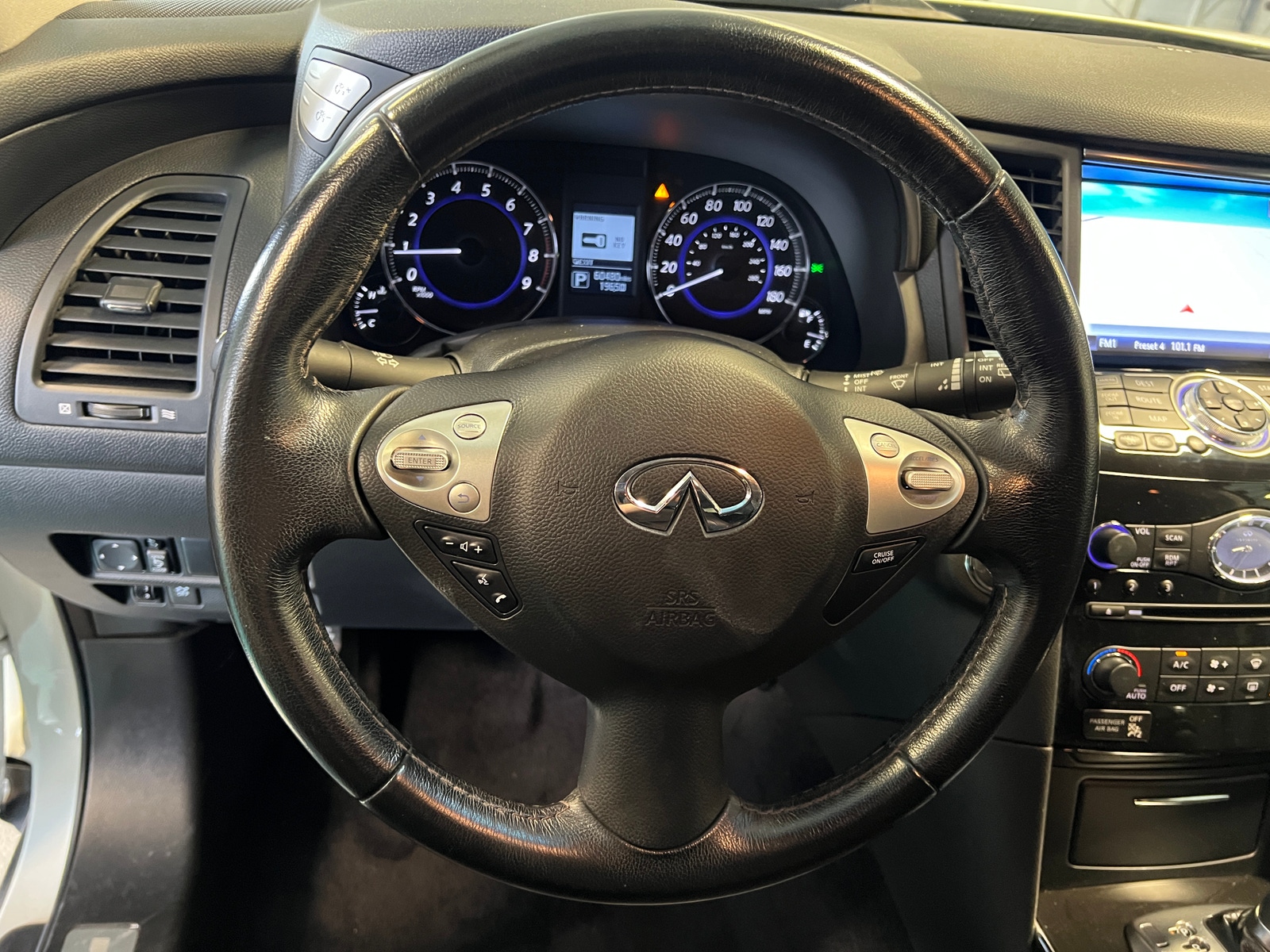 Thumbnail: 2016 INFINITI QX70 - 4