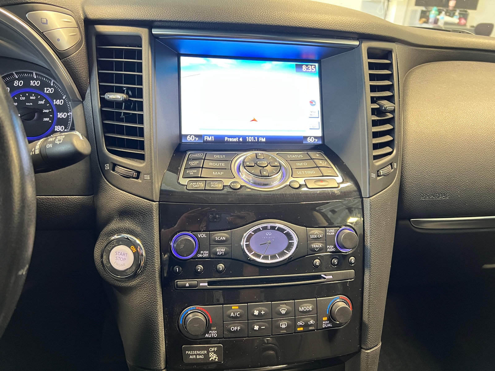 Thumbnail: 2016 INFINITI QX70 - 3