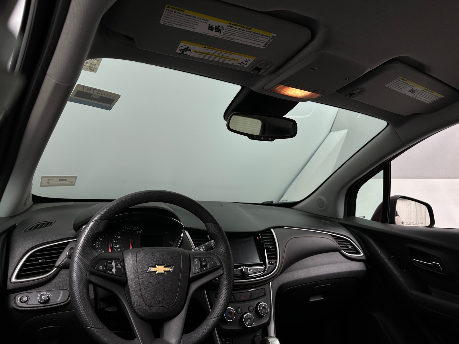 Thumbnail: 2017 Chevrolet Trax - 3