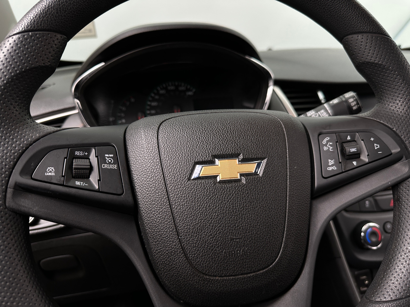 Thumbnail: 2017 Chevrolet Trax - 5