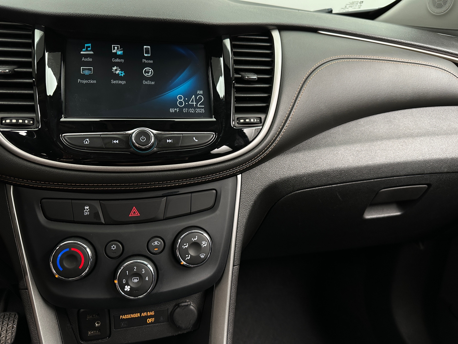 Thumbnail: 2017 Chevrolet Trax - 4