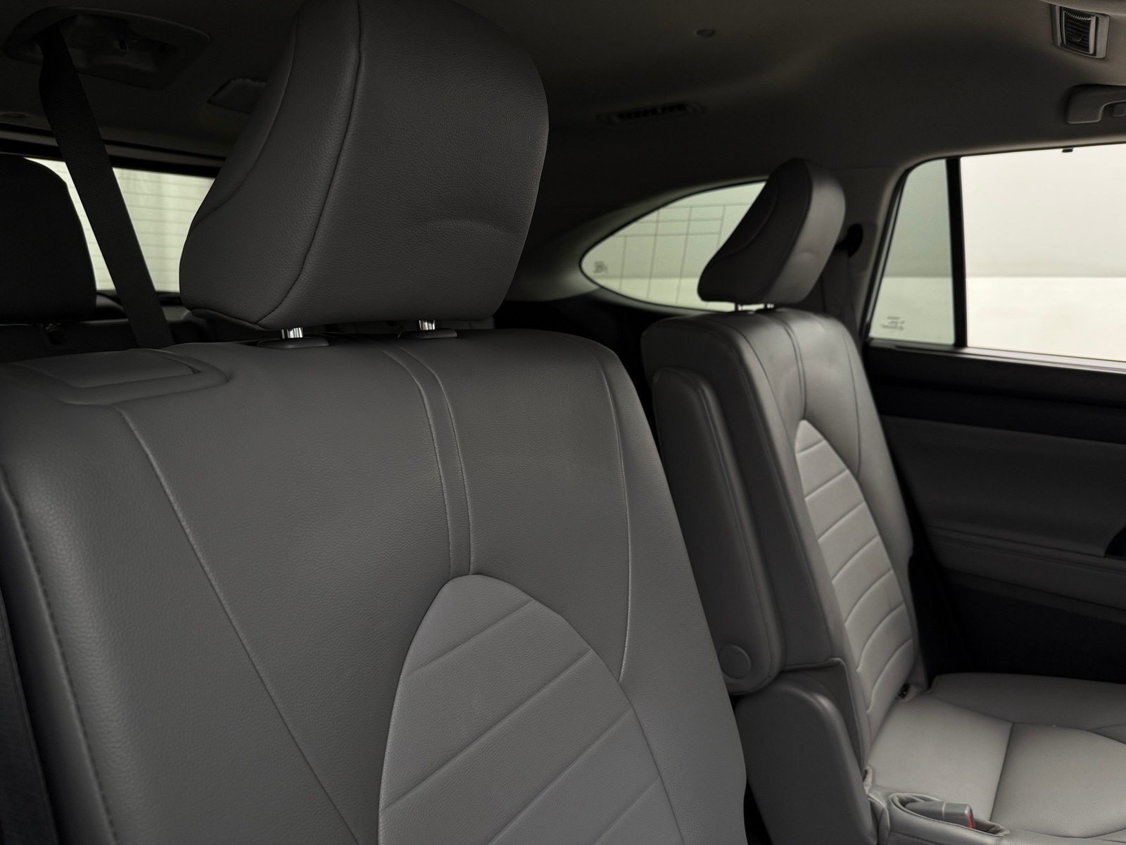 Thumbnail: 2022 Toyota Highlander - 6