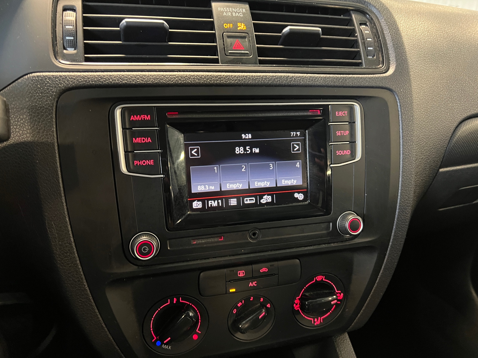 Thumbnail: 2016 Volkswagen Jetta - 4