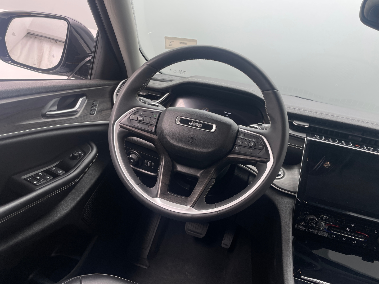 Thumbnail: 2023 Jeep Grand Cherokee - 4