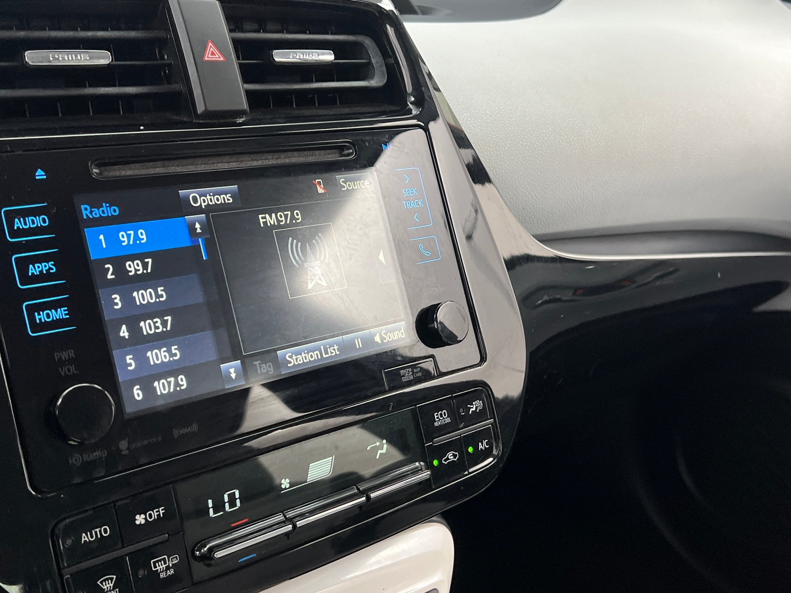 Thumbnail: 2016 Toyota Prius - 3