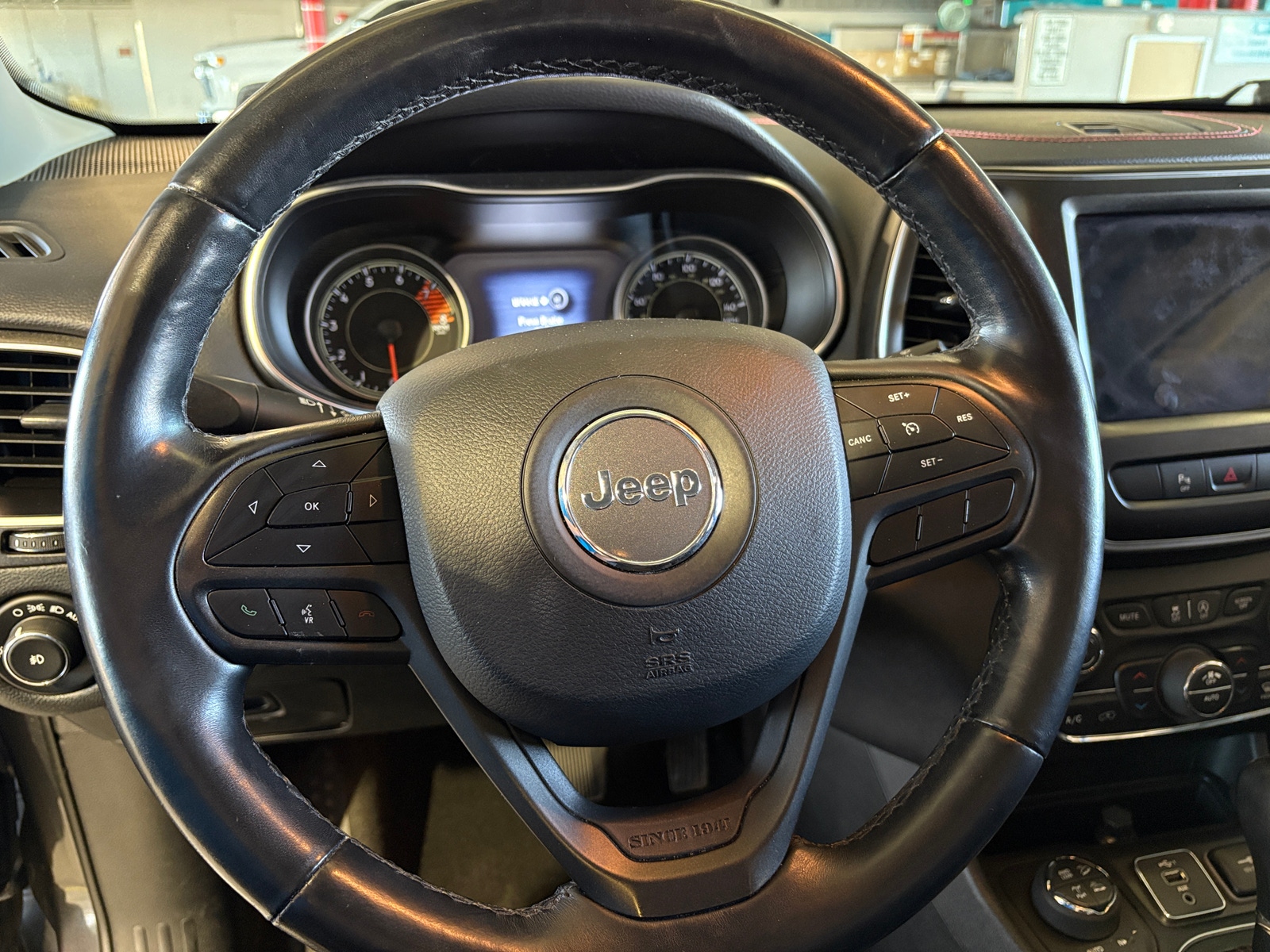 Thumbnail: 2019 Jeep Cherokee - 4