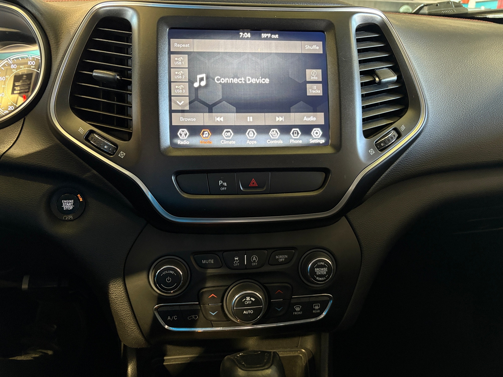 Thumbnail: 2019 Jeep Cherokee - 3