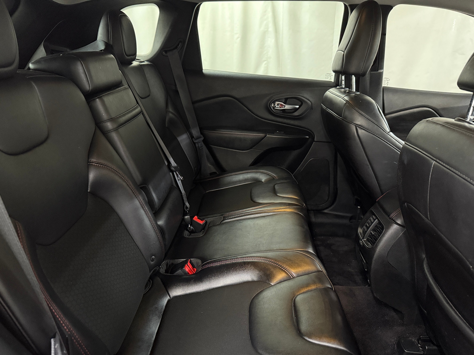 Thumbnail: 2019 Jeep Cherokee - 6