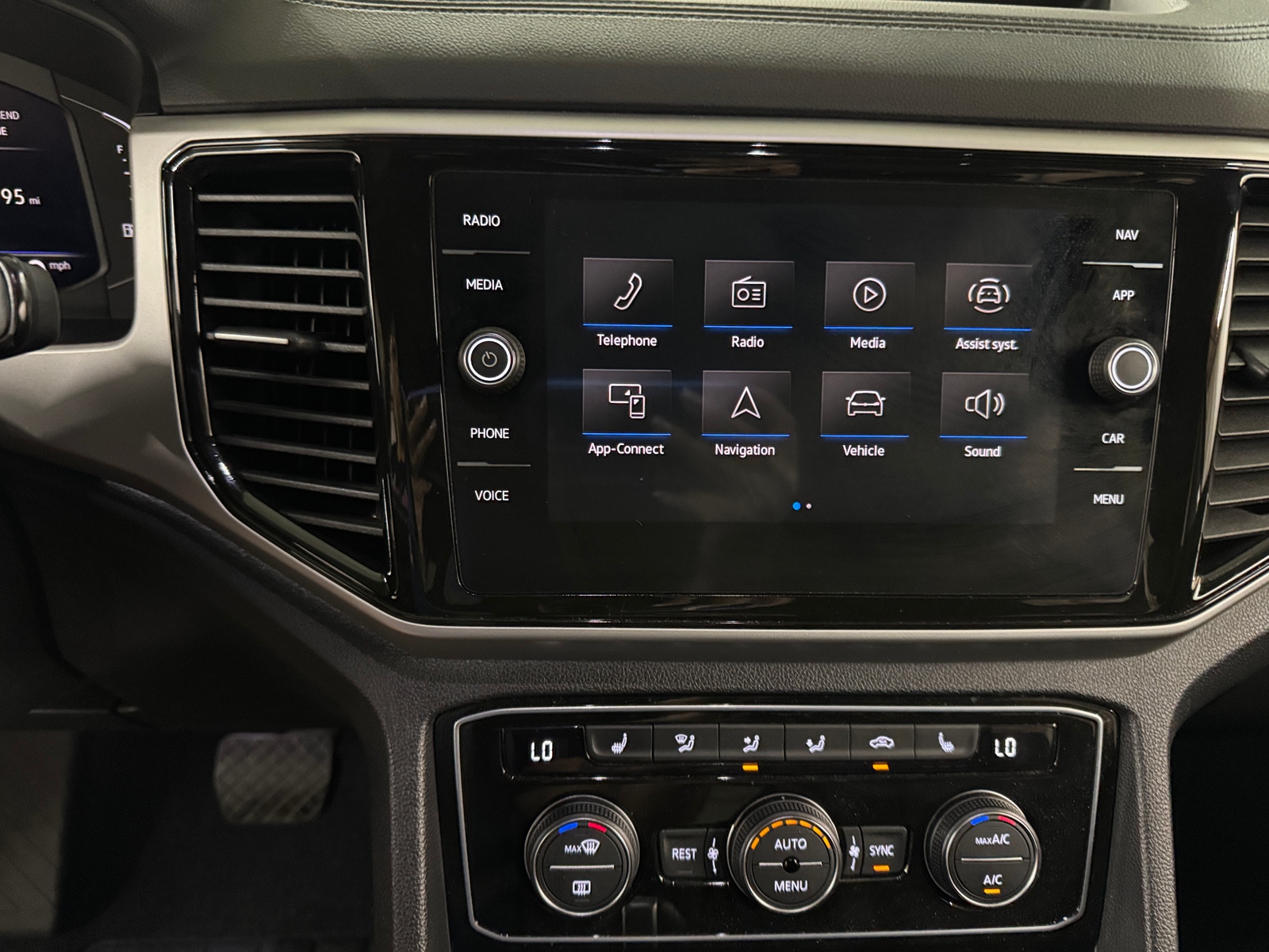 Thumbnail: 2022 Volkswagen Atlas - 3