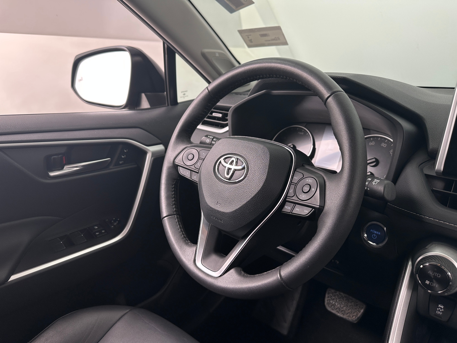 Thumbnail: 2021 Toyota RAV4 - 4