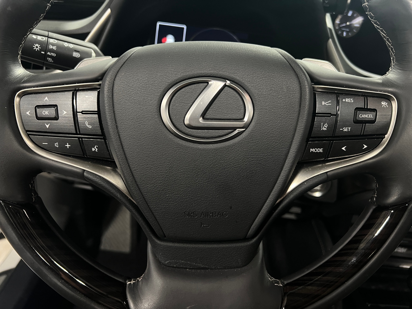 Thumbnail: 2021 Lexus ES - 4