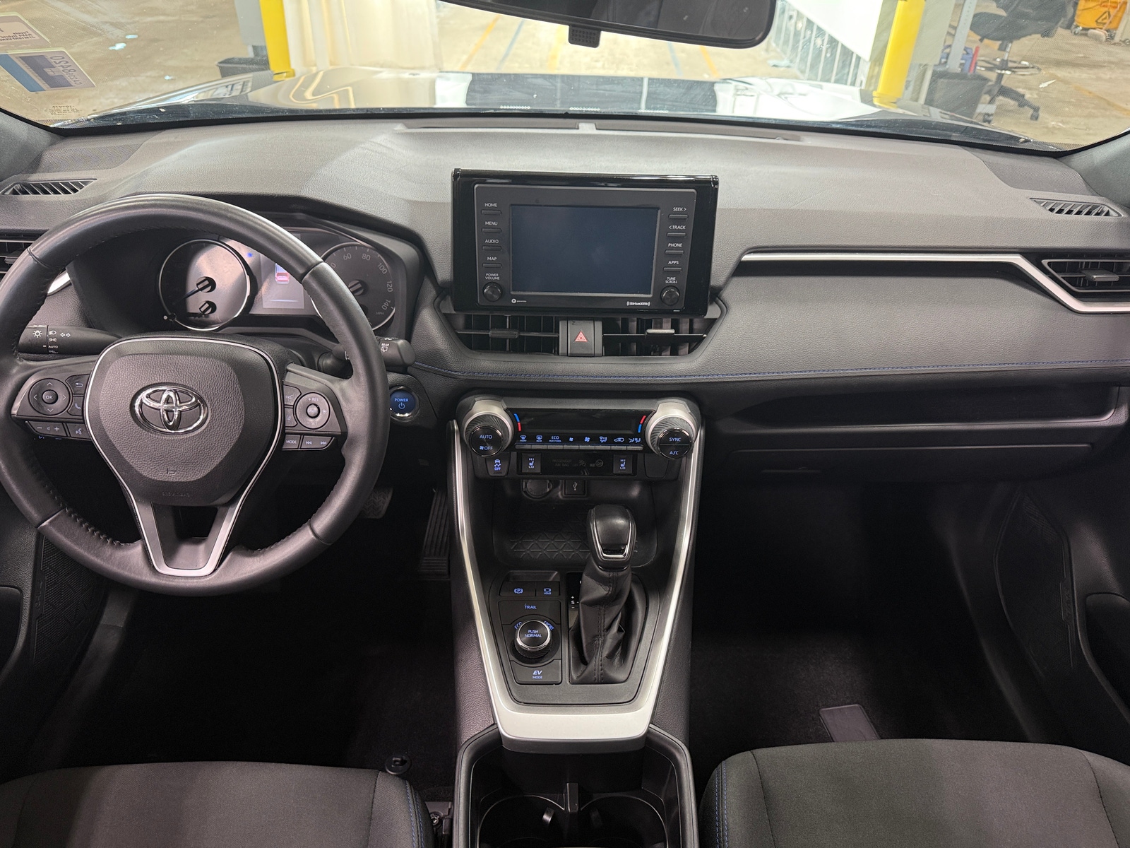 Thumbnail: 2022 Toyota RAV4 - 3