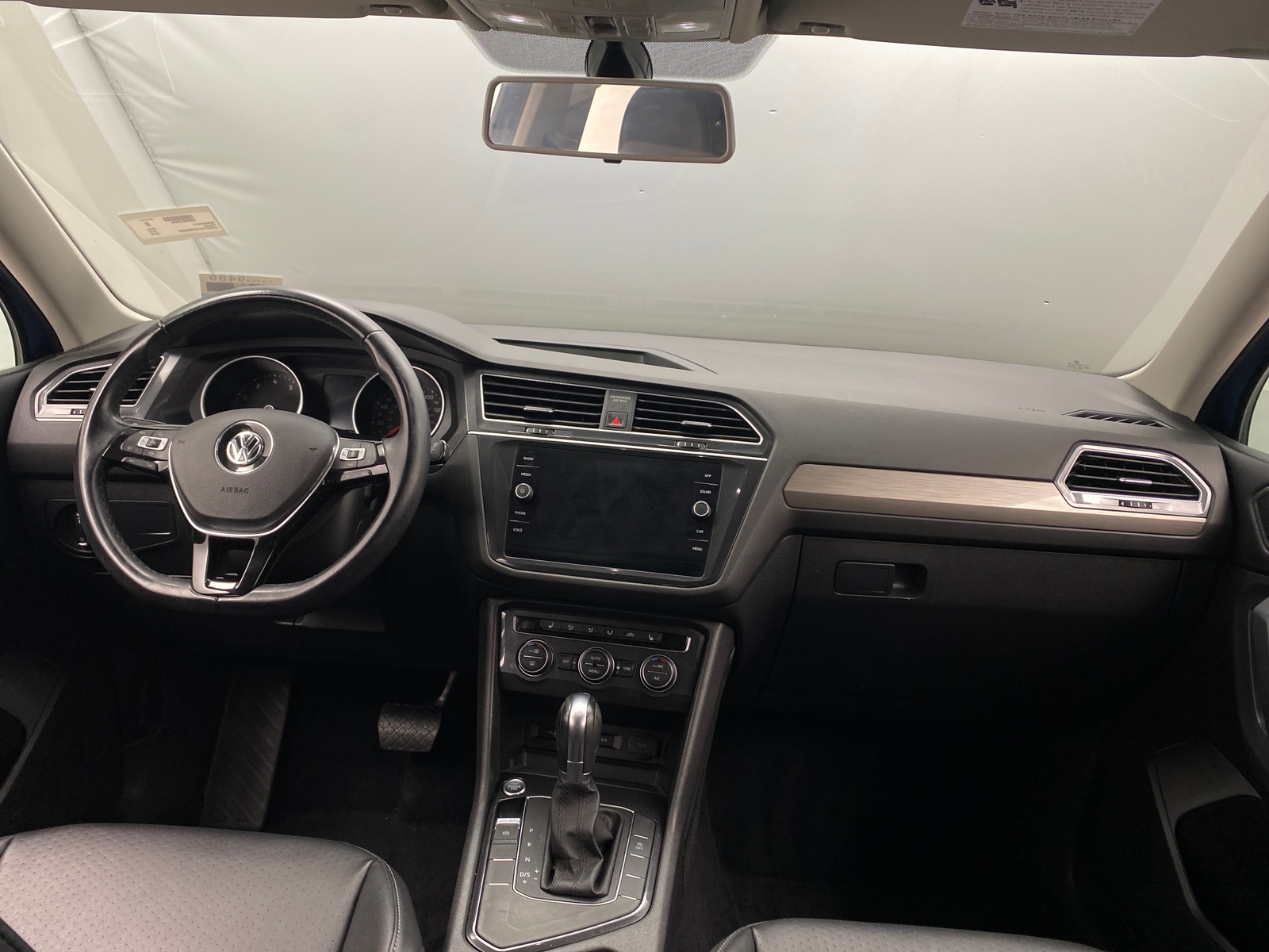 Thumbnail: 2019 Volkswagen Tiguan - 2