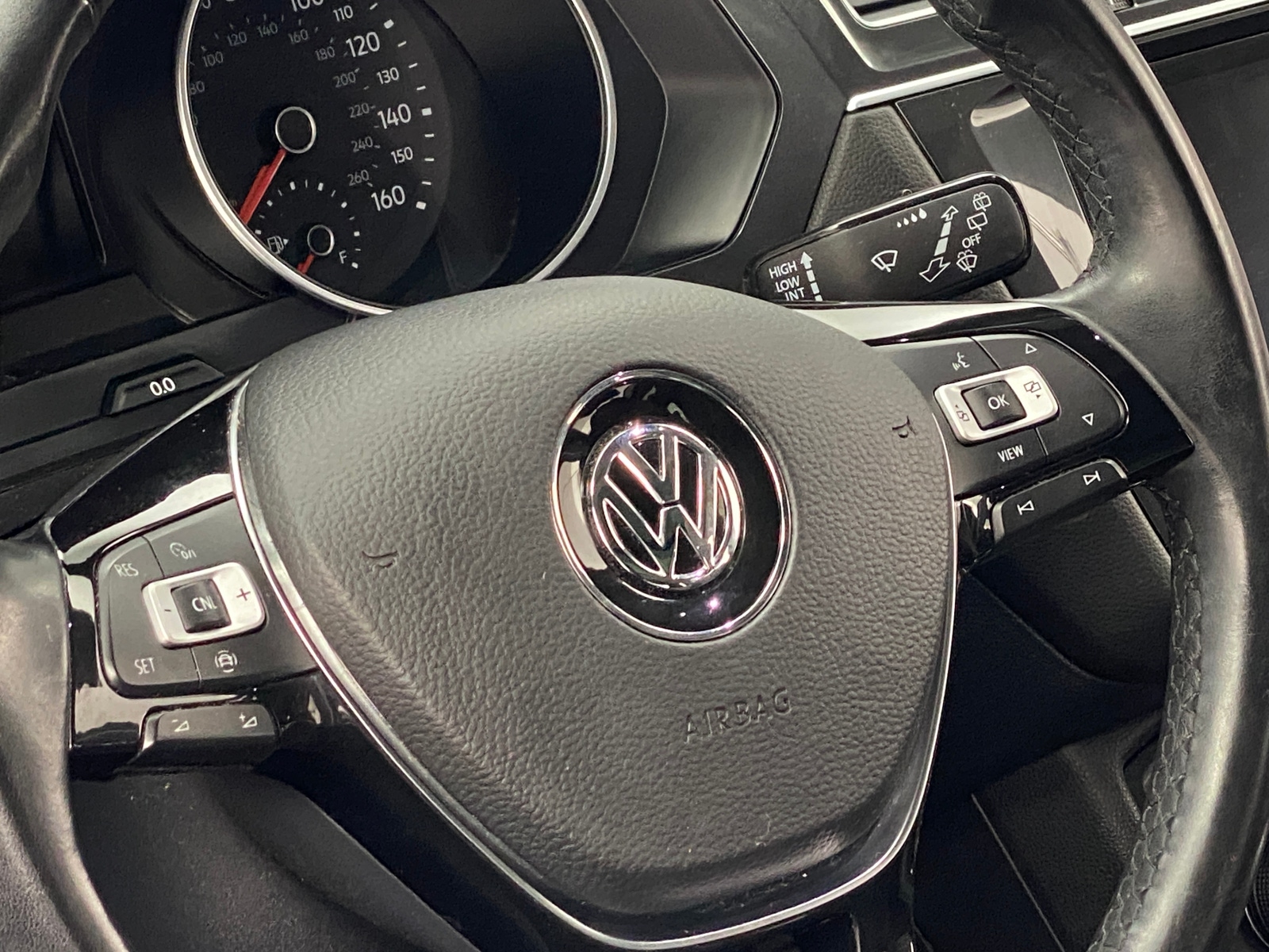 Thumbnail: 2019 Volkswagen Tiguan - 4