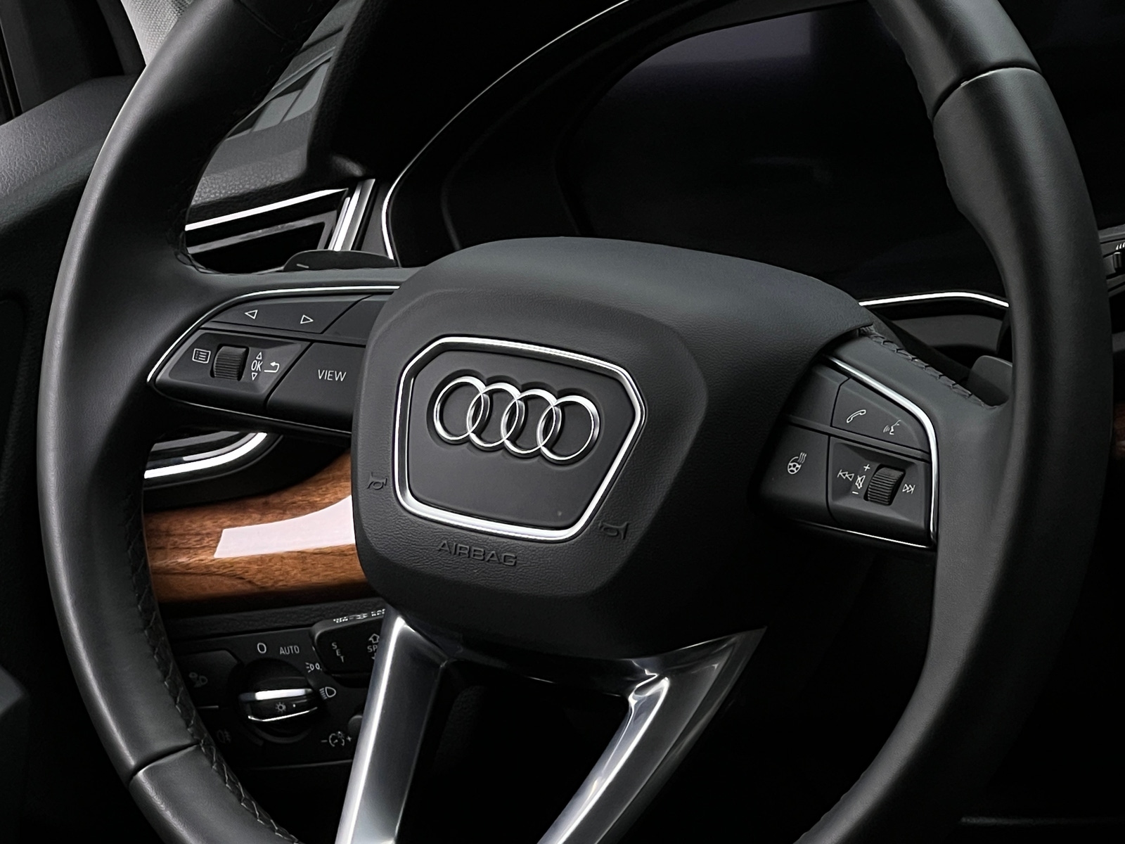 Thumbnail: 2023 Audi Q5 - 4
