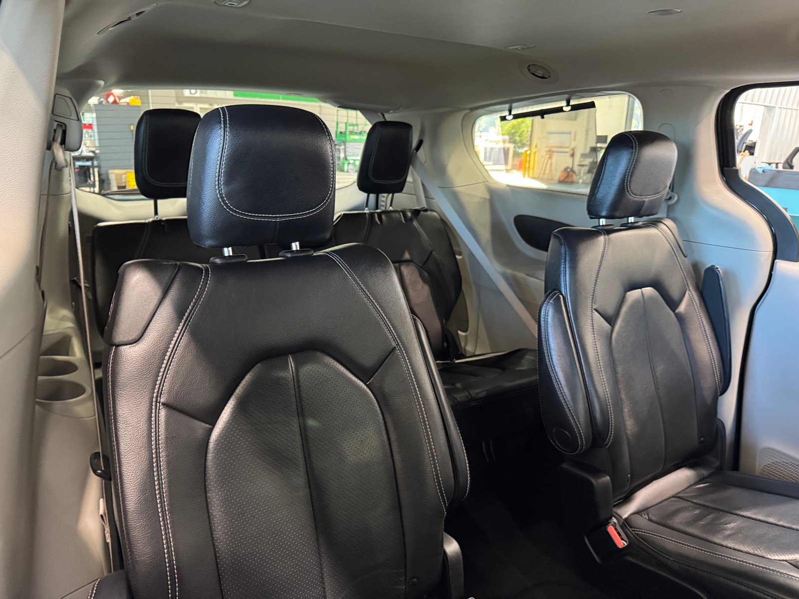 Thumbnail: 2022 Chrysler Pacifica - 5